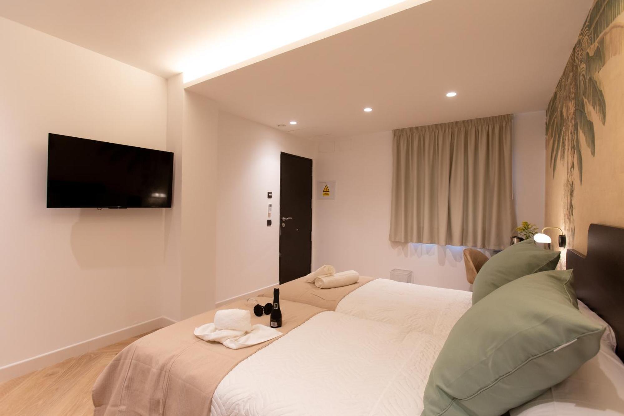 Boutique Rooms Playa Burriana Nerja Ngoại thất bức ảnh