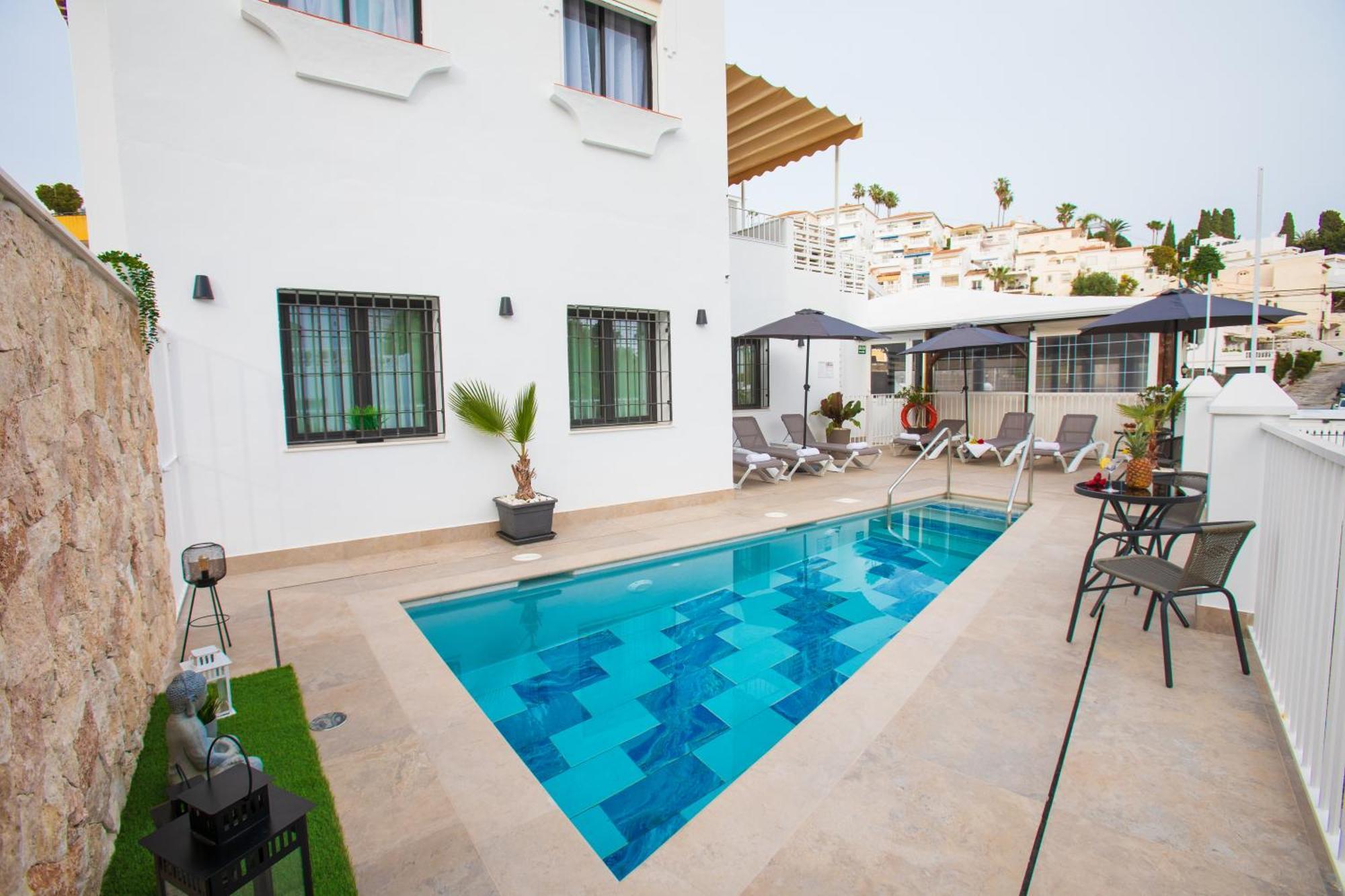 Boutique Rooms Playa Burriana Nerja Ngoại thất bức ảnh