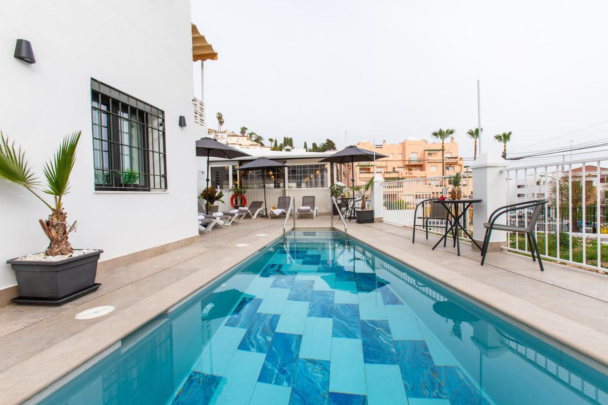 Boutique Rooms Playa Burriana Nerja Ngoại thất bức ảnh