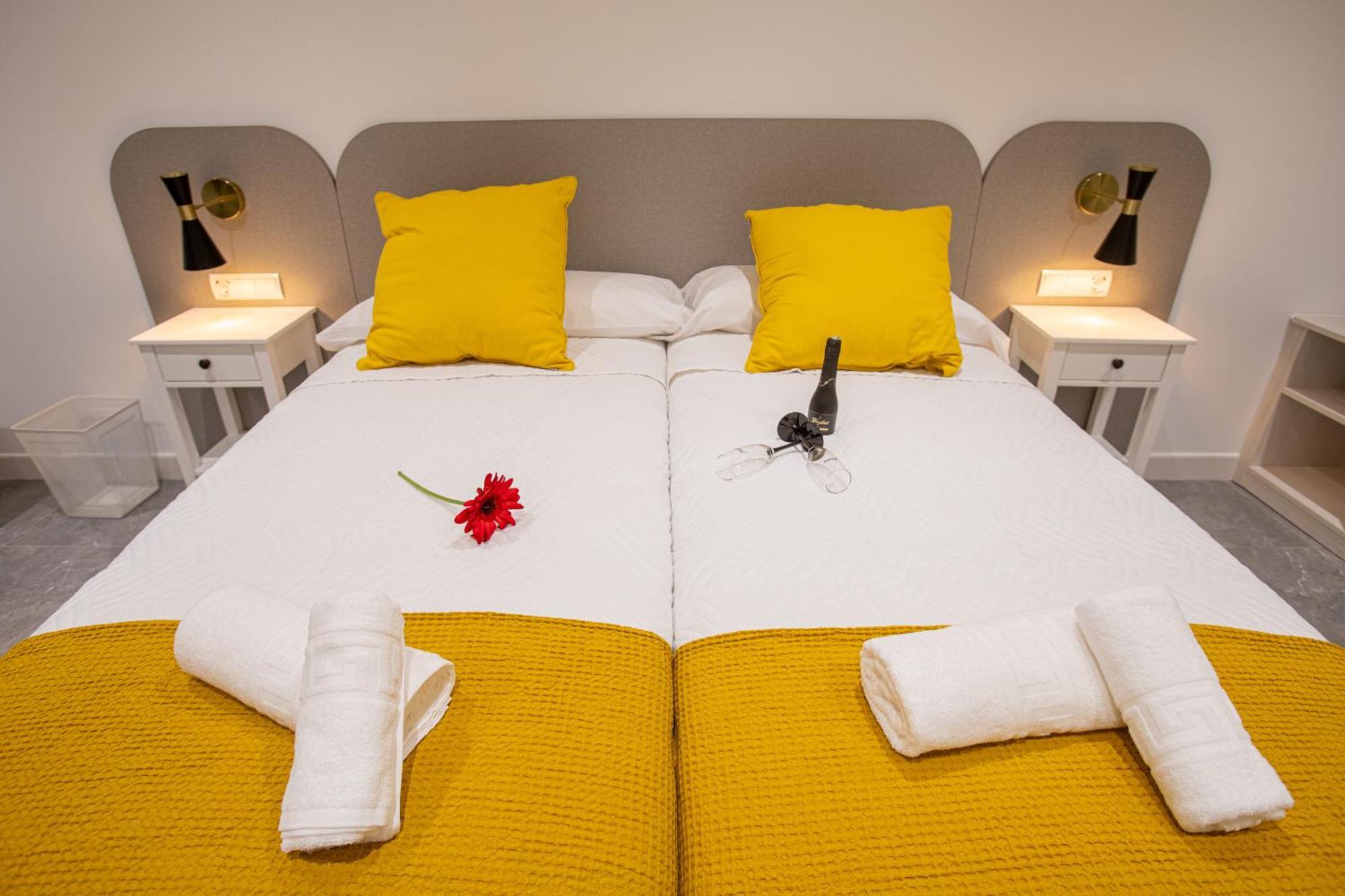 Boutique Rooms Playa Burriana Nerja Ngoại thất bức ảnh