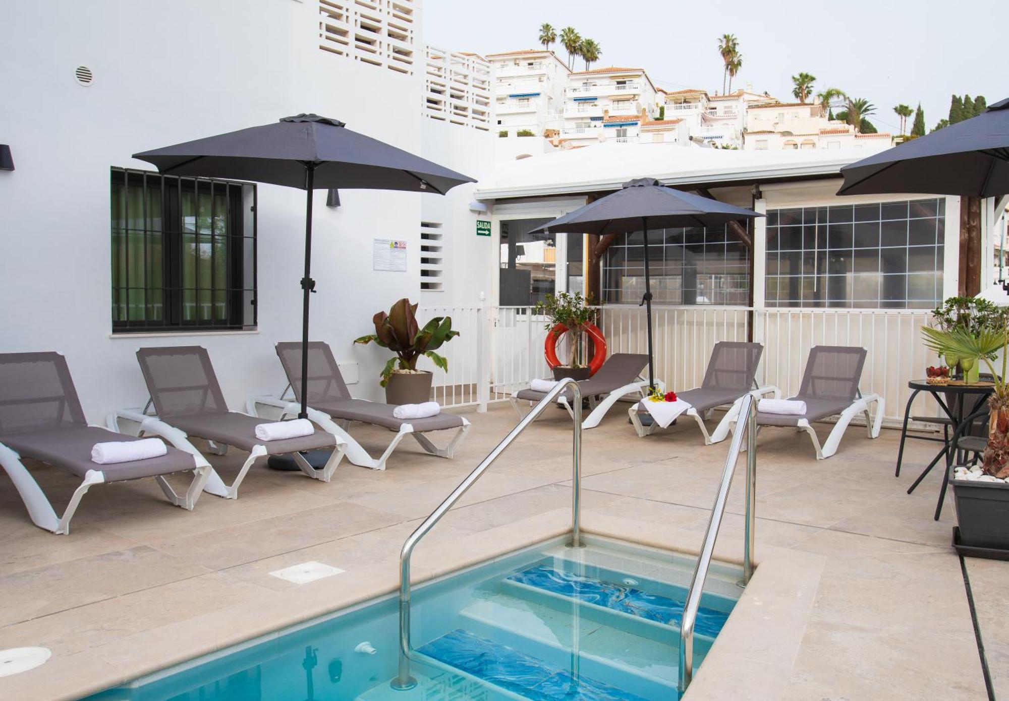 Boutique Rooms Playa Burriana Nerja Ngoại thất bức ảnh
