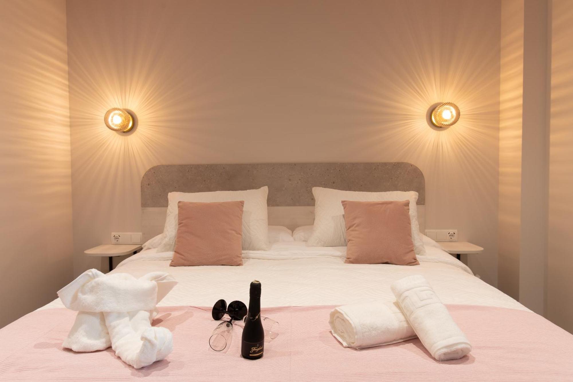 Boutique Rooms Playa Burriana Nerja Ngoại thất bức ảnh