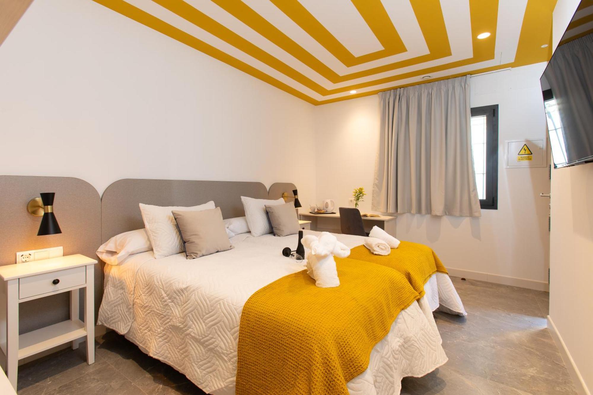 Boutique Rooms Playa Burriana Nerja Ngoại thất bức ảnh