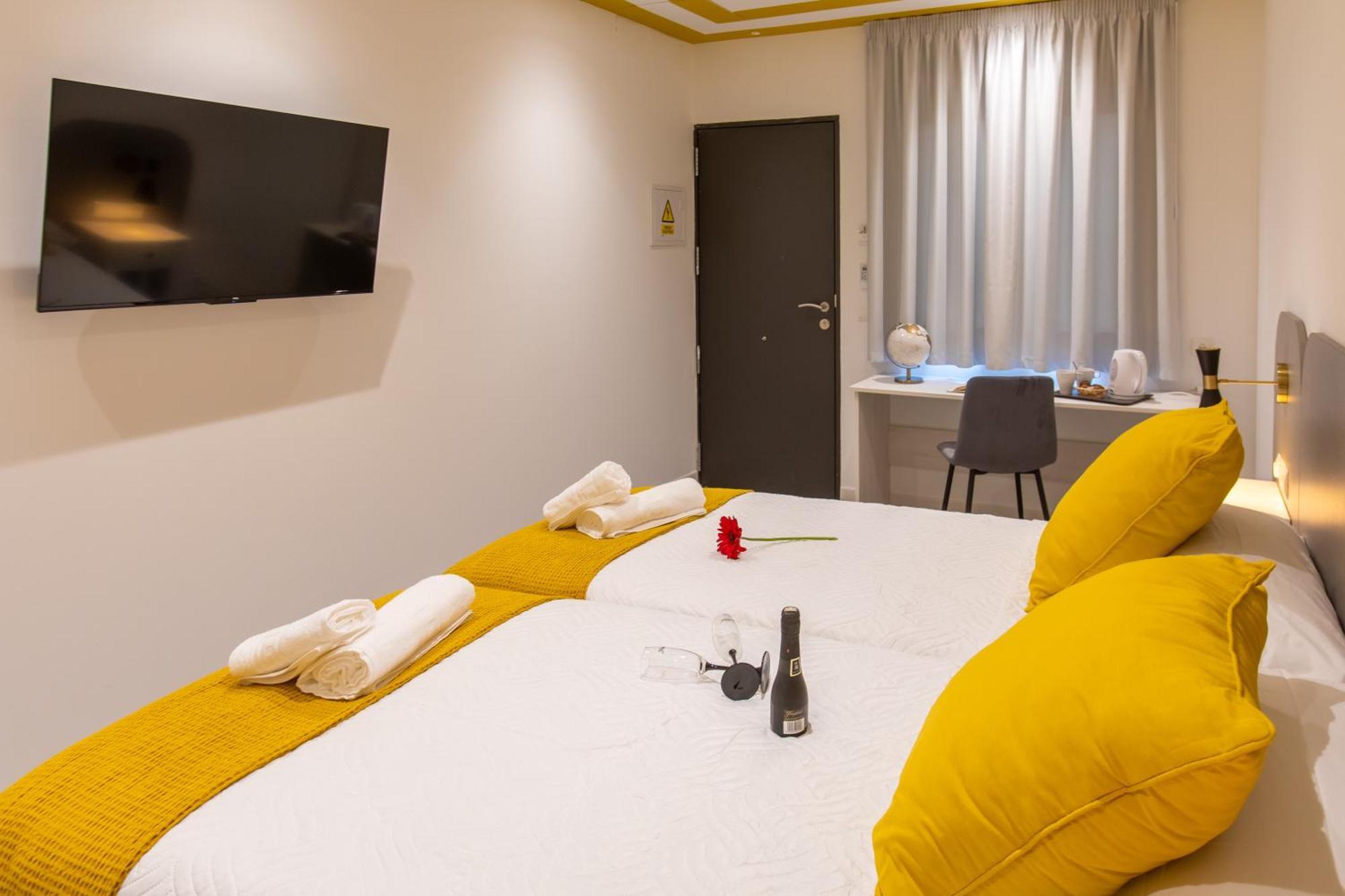 Boutique Rooms Playa Burriana Nerja Ngoại thất bức ảnh